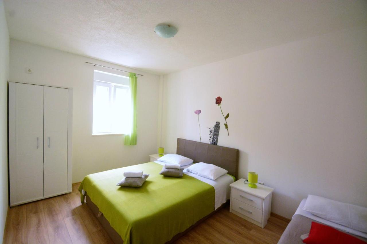 Kala And Tina Apartments Podstrana Eksteriør billede