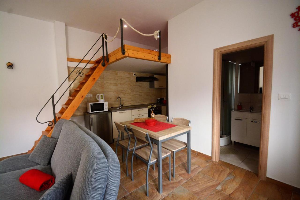 Kala And Tina Apartments Podstrana Eksteriør billede